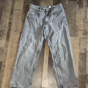 "Vintage Vibe"H&M Light WashWide LegDenim Jeans Size 14
TrendyHigh-Rise Straight